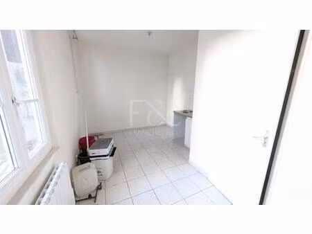 studio de 15 40 m² - place aristide briand 69003 lyon