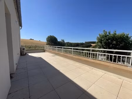 terre-clapier t3 climatisé avec terrasse.
