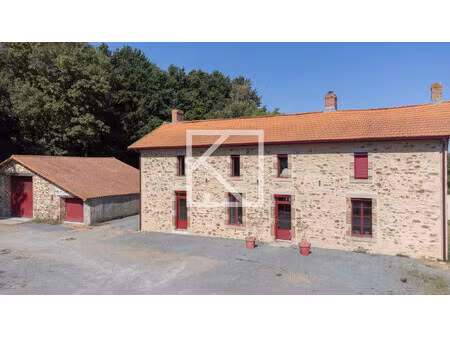 ancienne grange de caractère rénovée avec dépendances et jar