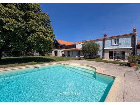 longère de caractère ? 323 m² habitables avec piscine