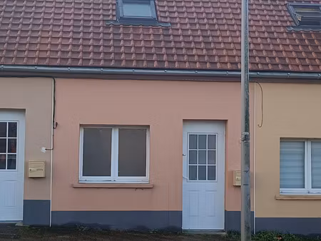 réf 4003 l1527 - petite maison avec jardinet proche des com