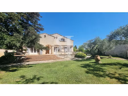 agréable villa avec piscine en campagne de carpentras