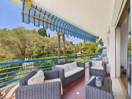 appartement 4 pièces d'angle avec vaste terrasse - résidence parc et piscine - garage en s