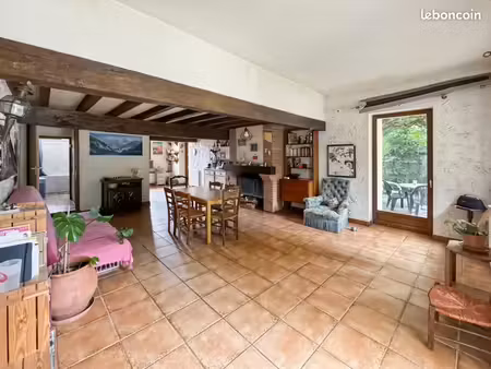 maison 6 pièces 153 m²