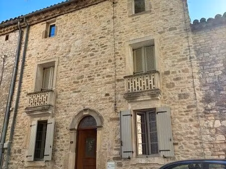 maison en pierre idéalement située au coeur du triangle