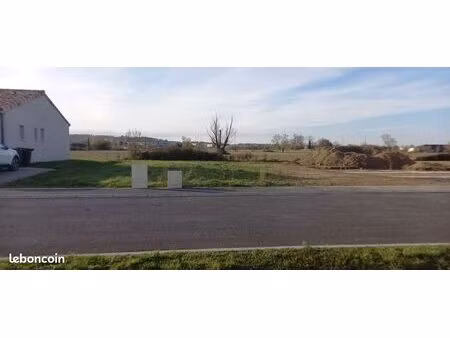 revel  terrain plat et viabilisé de 583 m²