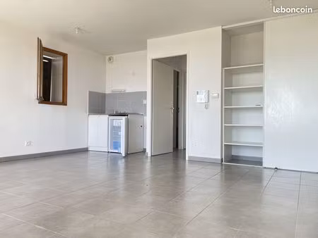 t2 avec loggia et parking