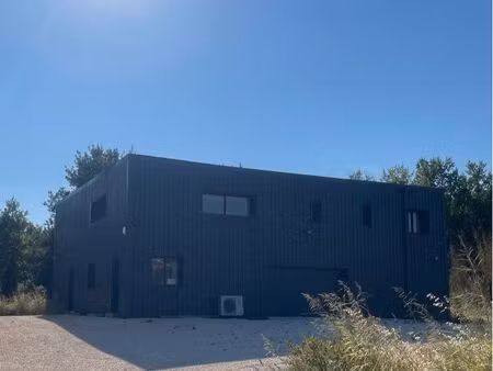 bâtiment avec appartement