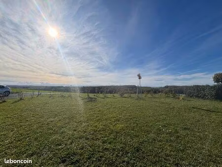 terrain constructible 1 100 m² – vue pyrénées – haulies (gers)