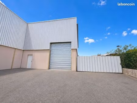 local d'activité de 174 m² avec bureaux et cour privative – aubord (30)