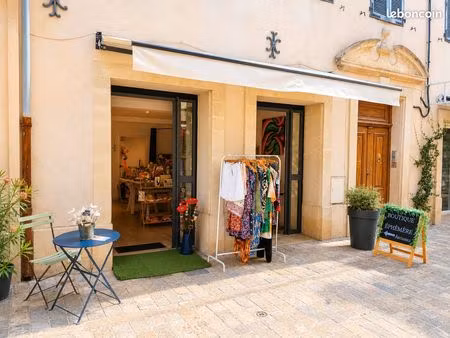 à louer – local commercial 36 m² au cœur des remparts d'aigues-mortes