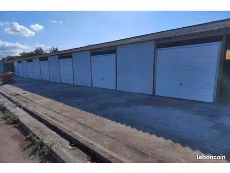 local professionnel / hangar / bâtiment / box de 40 m2