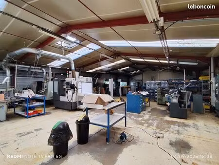 local industriel 1 000 m²