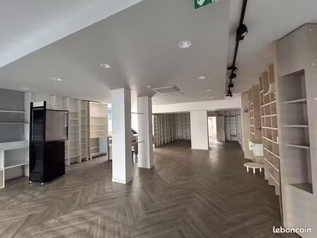 local 172 m² brest