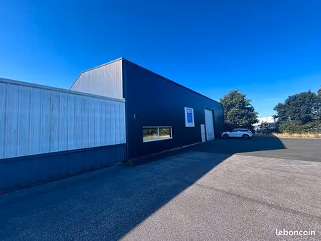 local 1010 m² pleyben