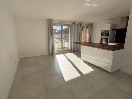 t3 66 m² traversant – parc arboré & piscine – lardenne