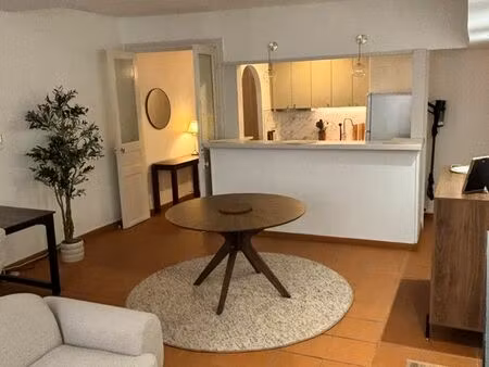 t2 de 59 91 m²  entièrement meublé  au cœur des carmes  toulouse
