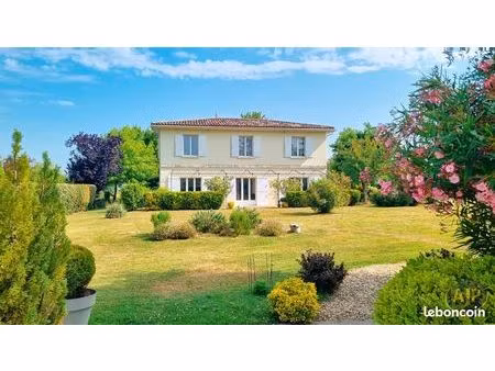 maison 7 pièces 225 m²