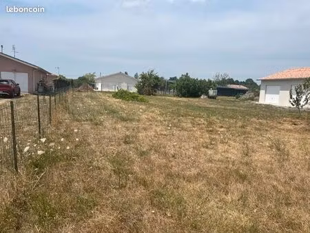 terrain 989 m² bazas