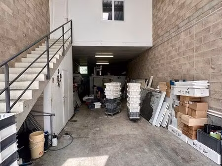 entrepôt à louer – 120 m²