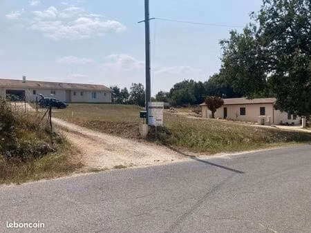 beau terrain à bâtir de 845 m² à daignac
