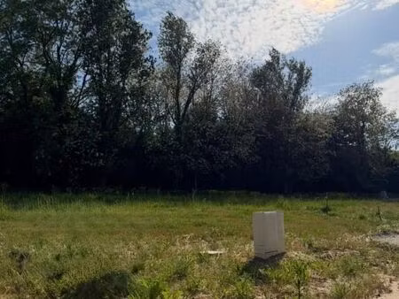 terrain 800 m² bourg