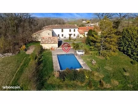 propriété 7 pièces 254 m²