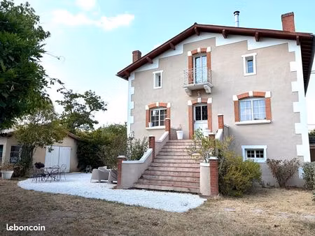 maison 300 m2 - centre village & jardin + 2 logements