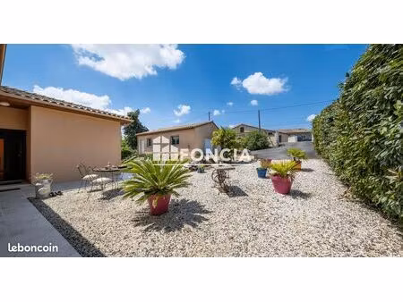 villa de plain-pied t5 avec piscine  espace bien-être  garage et dépendances à saint-clar-