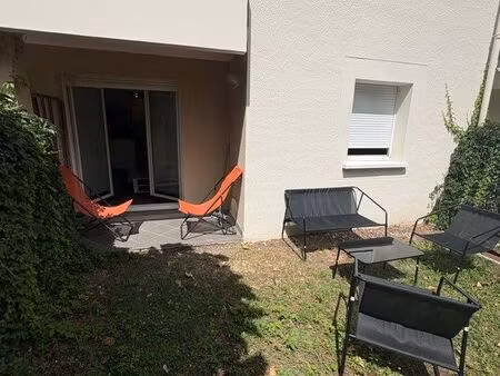 t2 très bon état jardin piscine