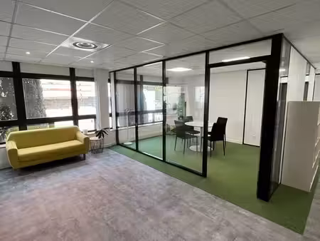 location bureaux neufs à 5 minutes métro jolimont + 4 parkings numérotés