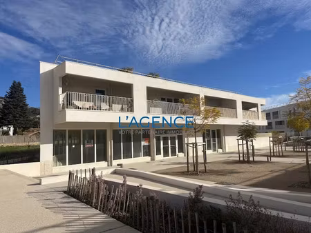 vente locaux professionnels 0 pièces 101.82 m² à hyeres (83400)  299 771 €