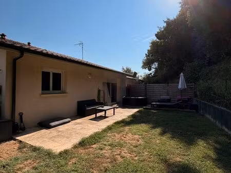 maison récente t4 de 87 m² – 3 chambres – jardin – bourg (33710)