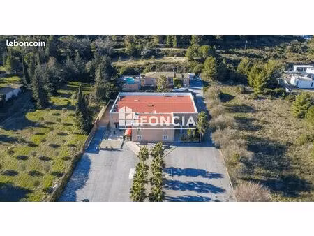 sur le bassin de thau murs commerciaux vides de + de 1100 m2 avec villa  dépendances et mu