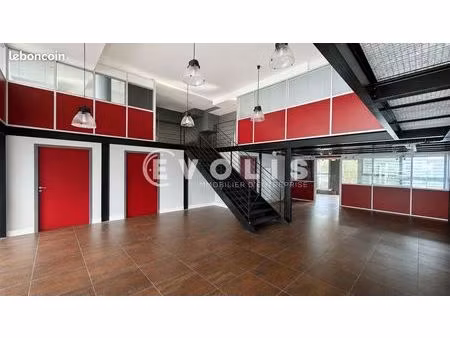 bureaux 251 m²