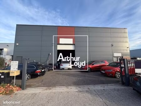 local d'activité 385 m²