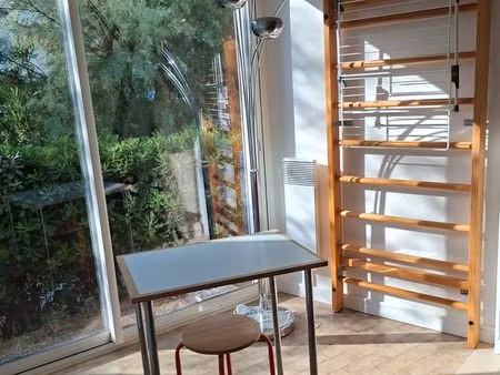 studio fonctionnel dans résidence arborée à deux pas de la plage