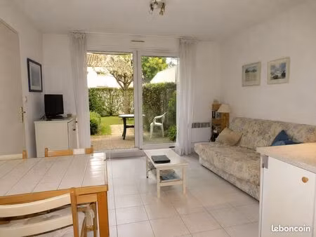 charmant t2 avec jardin  piscine et stationnement