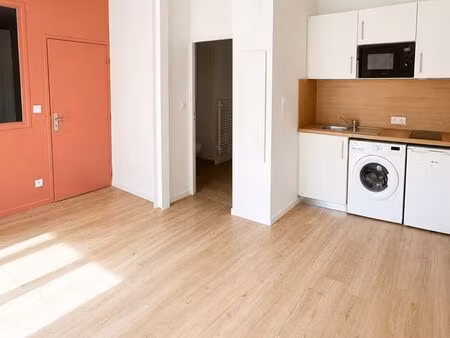 t2 de 30 m² rénové + terrasse – métro b et tram t1 à 200 m – clim – jardin des plantes