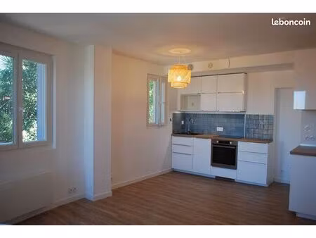 côte pavée  t2  40m² avec balcon et garage