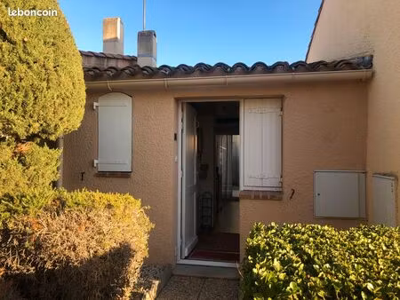 petite maison dans cadre agréable verdoyant