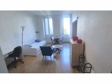 location meublée appartement 1 pièce 28 m² à rochefort (17300)  550 €