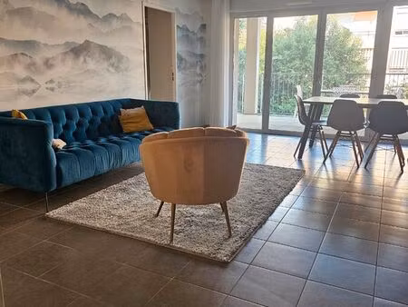 cote pavée  t 4 de 80m²+ terrasse
