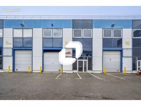 local d'activité 1 699 m²