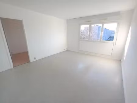 location appartement 3 pièces 56 m² à reims (51100)  574 €