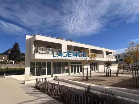 vente locaux professionnels 0 pièces 150.22 m² à hyeres (83400)  433 760 €