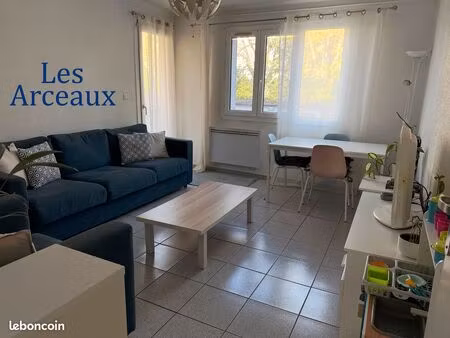 appartement traversant lumineux de 56 m² dans le quartier prisé des arceaux – calme  commo