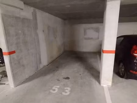 place de parking séjours et vacances / proche gare de rennes