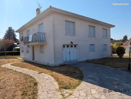 maison 7 pièces 217 m²