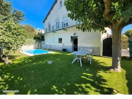 maison familiale avec piscine et grand garage
